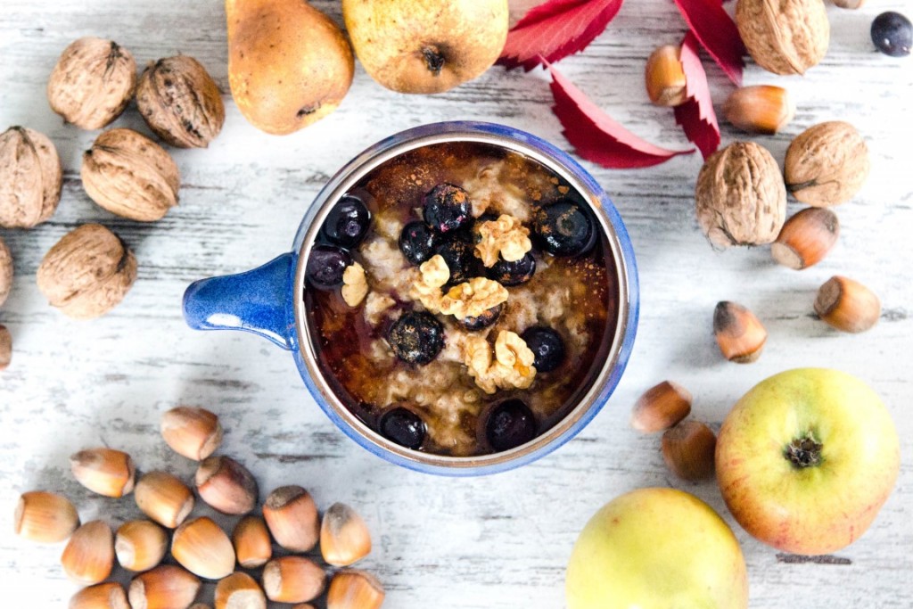 Frühstück-Haferflocken-mit-Obst-und-Nüssen-12