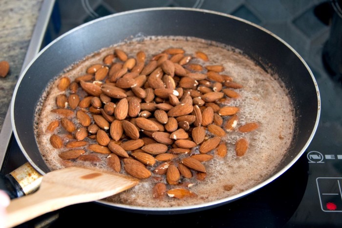 Rezept-Gebratene-Mandeln-3