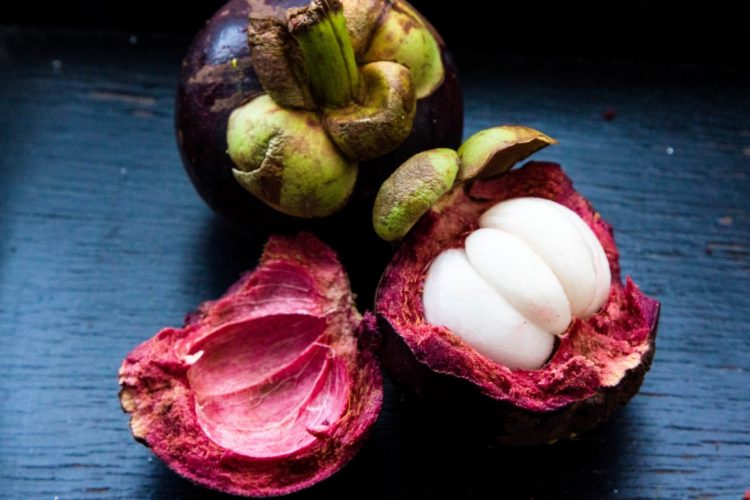 Mangostane-Exotische-Früchte-in-Thailand-18-Sorten-die-man-probieren-muss-01