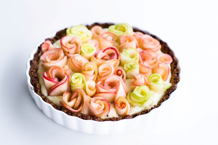 Apfelrosen-Kuchen-mit-Walnussboden-Rezept-2