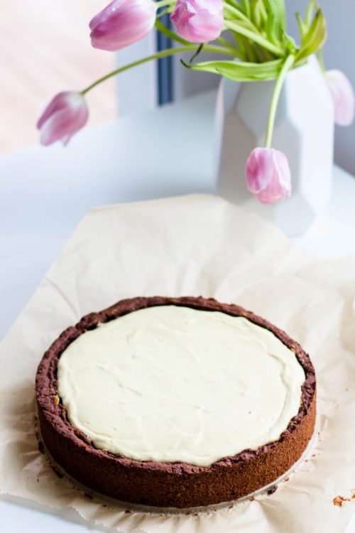 Einfacher-Käsekuchen-mit-dunklem-Boden-Rezept-06