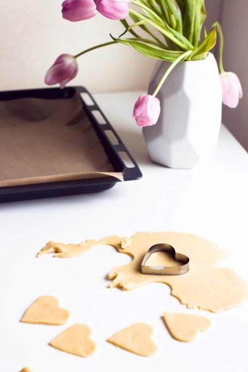 Kekse-Herzen-gefüllt-mit-Marmelade-Valentinstag-Rezept-1