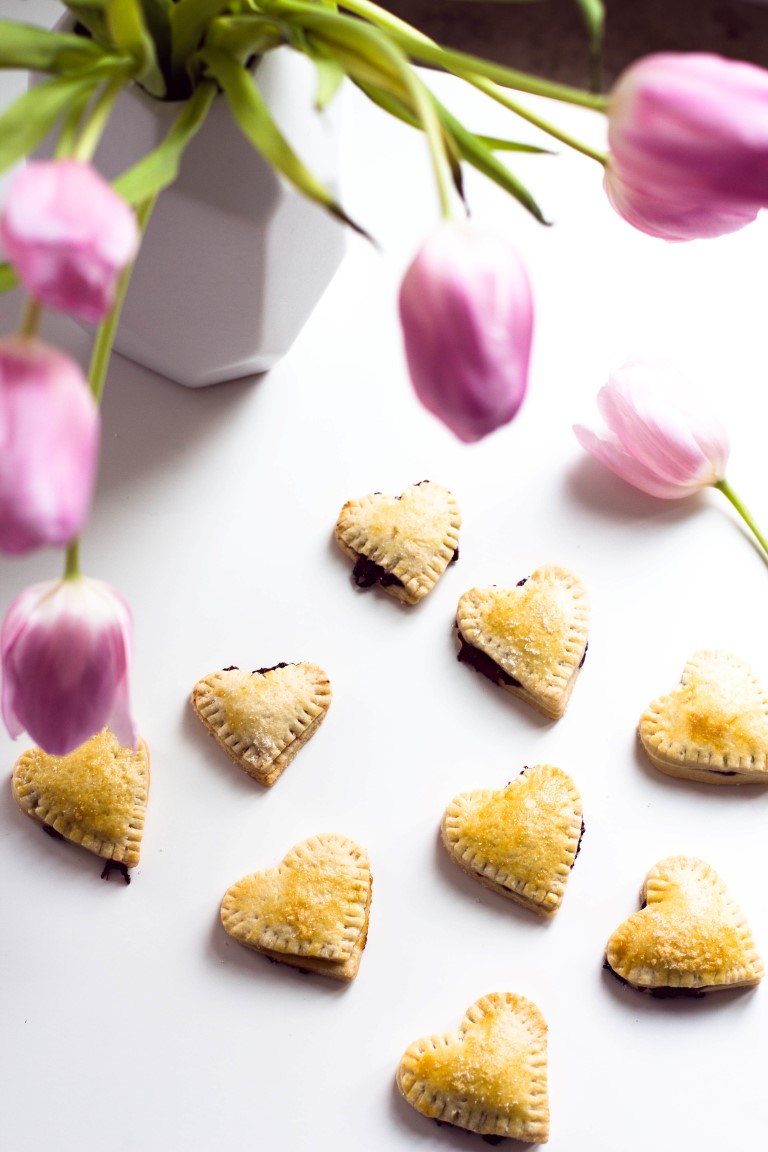 Kekse-Herzen-gefüllt-mit-Marmelade-Valentinstag-Rezept-34