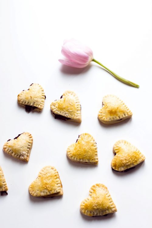 Kekse-Herzen-gefüllt-mit-Marmelade-Valentinstag-Rezept-37