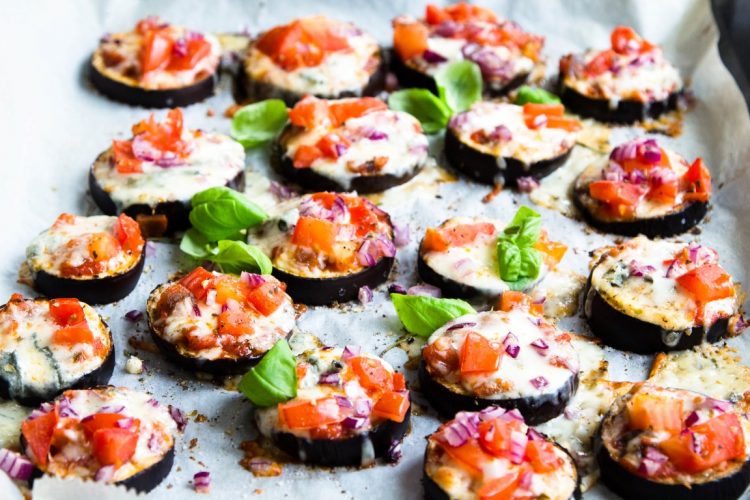 Auberginen-Pizzette-überbacken-Mozzarella-Gorgonzola-Tomate-Rezept-9