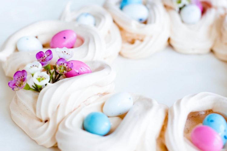 Pavlova-Osterkranz-Osterrezepte-Rezept-20