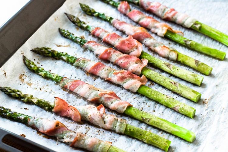 Grüne-Spargel-mit-Bacon-ummantelt-Rezept-02