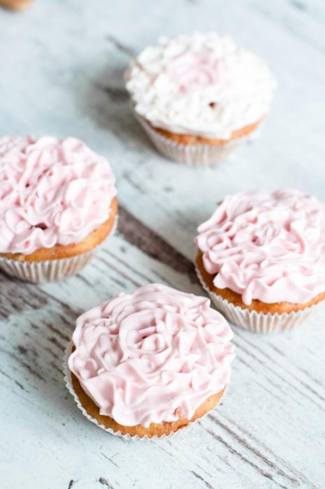 Blumen-Cupcakes-mit-Mascarpone-und-Quark-Creme-Rezept-01
