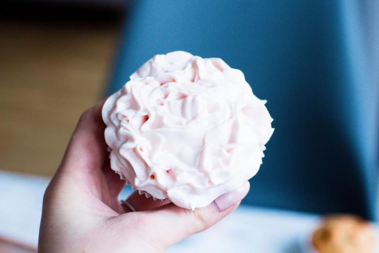 Blumen-Cupcakes-mit-Mascarpone-und-Quark-Creme-Rezept-02