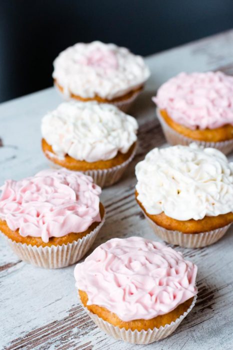 Blumen-Cupcakes-mit-Mascarpone-und-Quark-Creme-Rezept-05