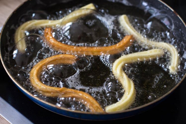 Churros-mit-Schokoladensauce-Churros-con-Chocolate-spanisches-Gebäck-Rezept-06