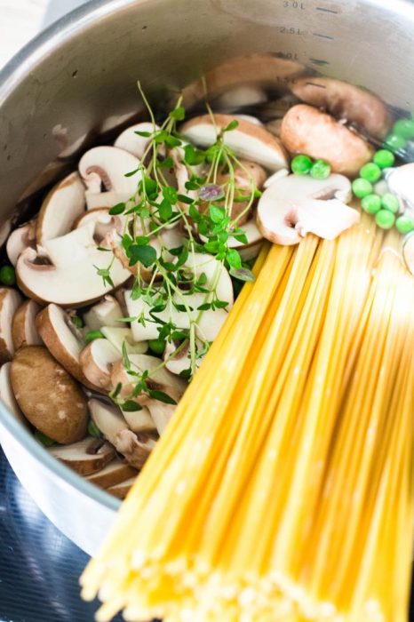 One-Pot-Pasta-mit-Zucchini-und-Champignons-Rezept-04