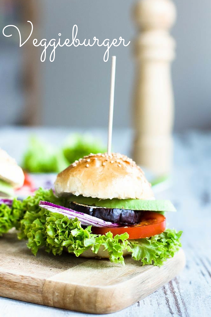 Veggieburger-Hamburger-vegetarisch-mit-Avocado-Tomaten-Rezept-08