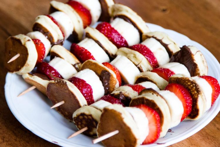 Mini-Pancakes-mit-Erdbeeren-Bananen-und-Nutella-Rezept-03