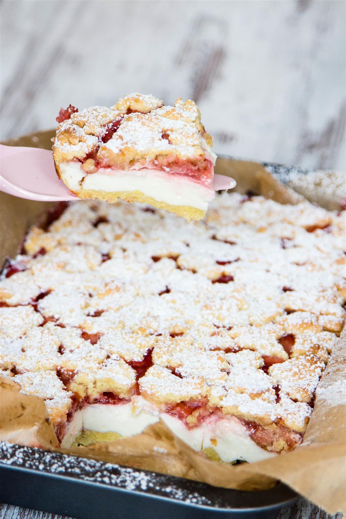 Quarkkuchen-mit-Erdbeeren-und-Streusel-Rezept-01