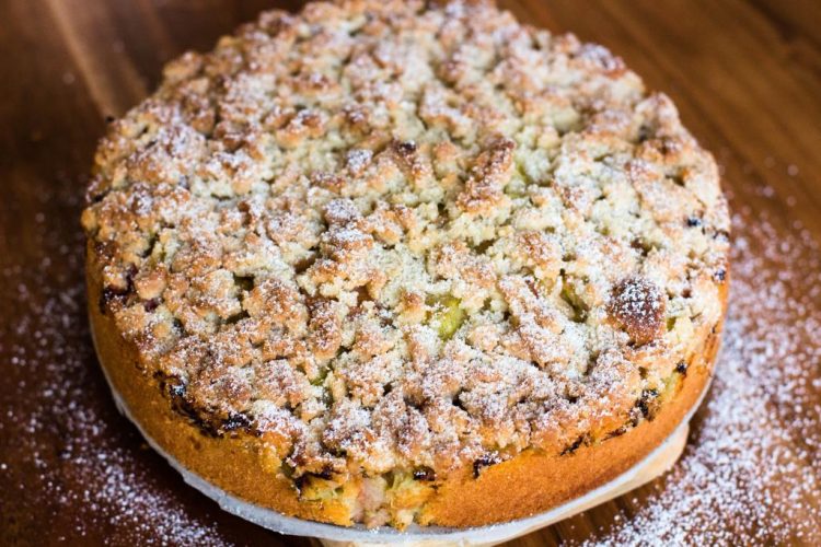 Rhabarberkuchen-mit-Streusel-Rezept-02