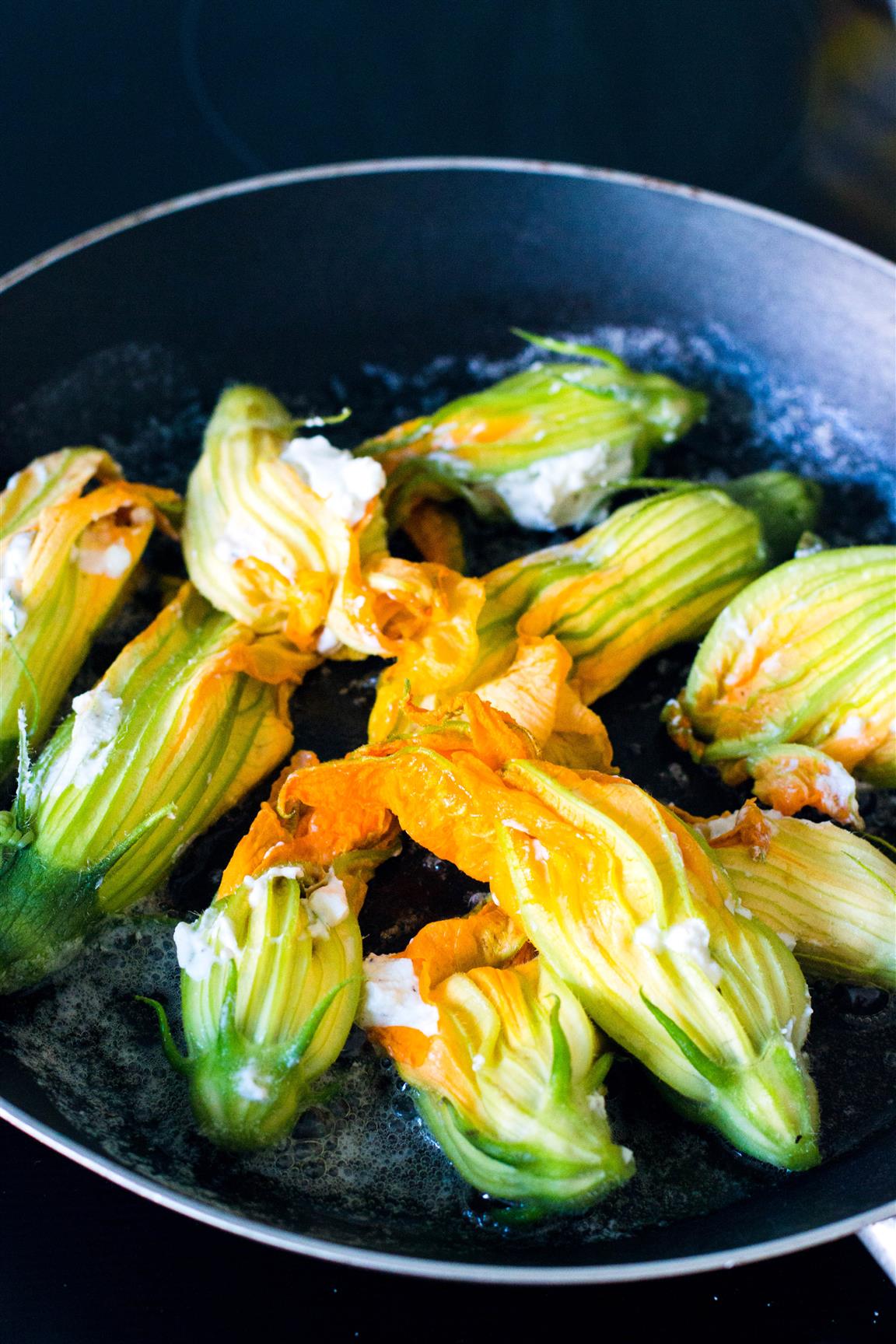 Gefüllte-Zucchiniblüten-mit-Ricotta-Rezept-05