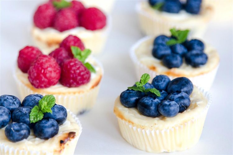 Quarkmuffins-mit-Oreoboden-und-Früchten-Rezept-05