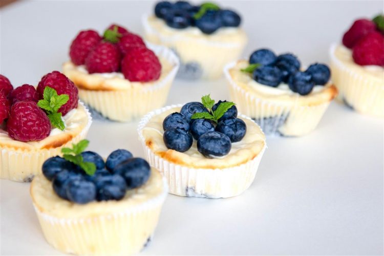 Quarkmuffins-mit-Oreoboden-und-Früchten-Rezept-06