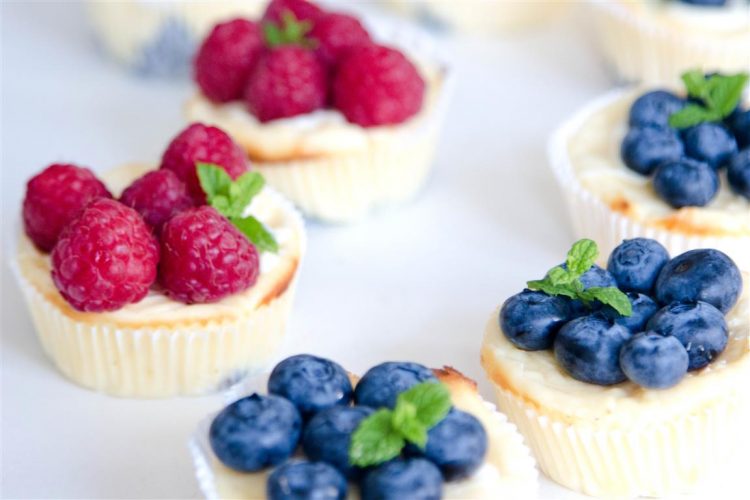 Quarkmuffins-mit-Oreoboden-und-Früchten-Rezept-07