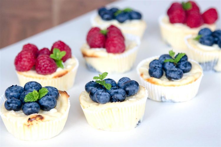 Quarkmuffins-mit-Oreoboden-und-Früchten-Rezept-08