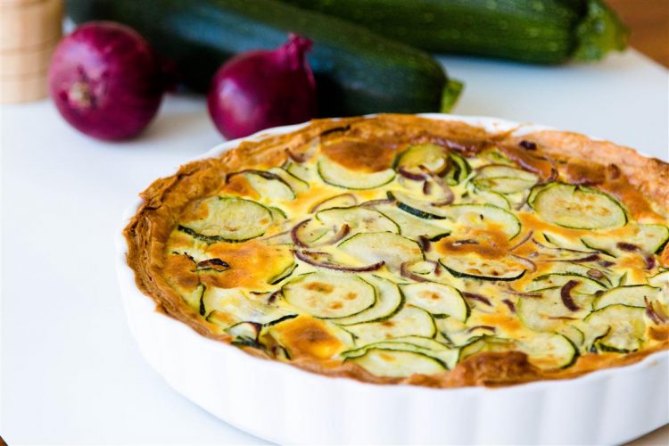 rezept-quiche-mit-zucchini-zwiebeln-ei-creme-fraiche-03-1