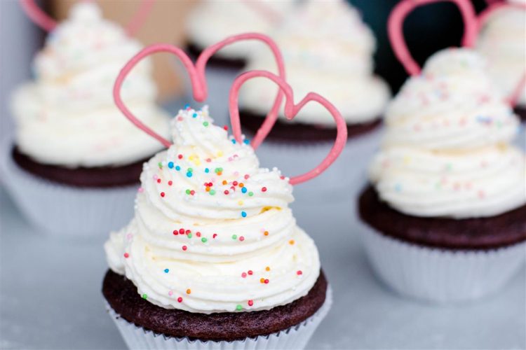 Cupcakes mit Herz zum Valentinstag