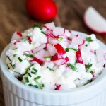 Brotaufstrich mit Radieschen und Frischkäse