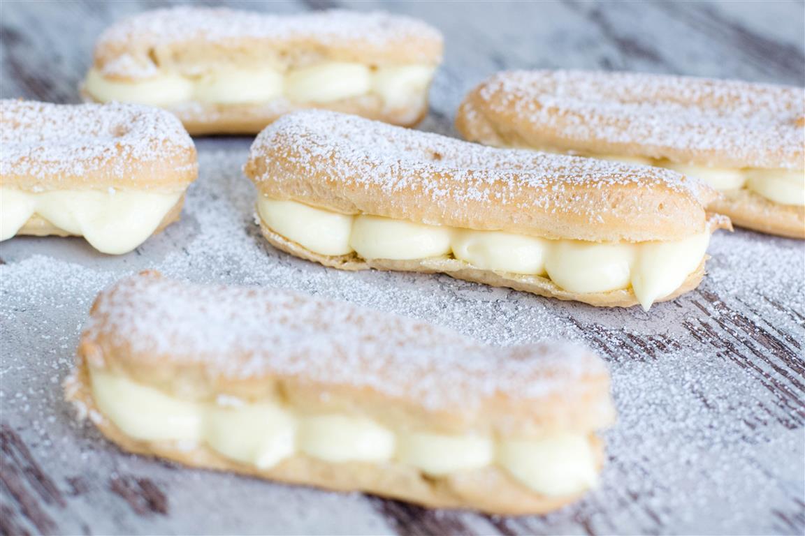Eclairs mit Schlagsahne