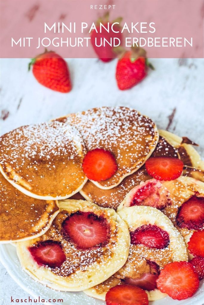 Mini Pancakes Pfannkuchen mit Joghurt und Erdbeeren Rezept