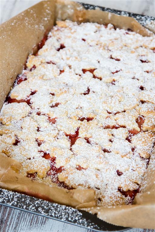 Erdbeer-Quark-Kuchen mit Streusel