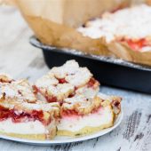Erdbeer-Quark-Kuchen mit Streusel
