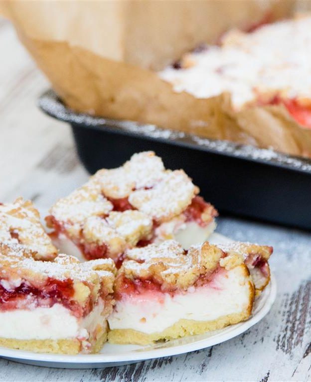 Erdbeer-Quark-Kuchen mit Streusel